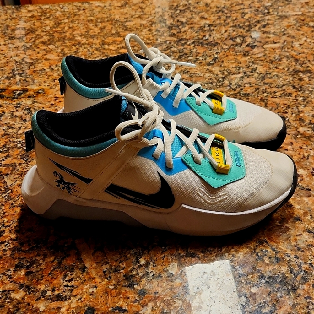 Nike Air Zoom Crossover Basketball Shoes size 6 youth